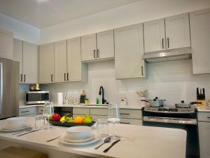 Modern & Cozy Work-Friendly Getaway with Pool & Gym