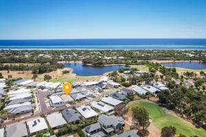 Waterville Retreat Walk to Town with Full AC