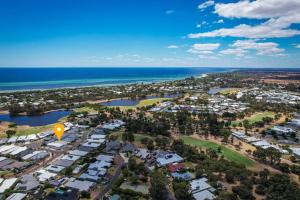 Waterville Retreat Walk to Town with Full AC