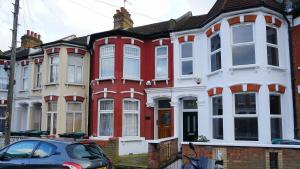 4 bedroom house close to tube