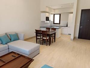 Villa - Sleeps 2 - Pool - Parking