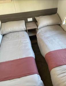 Beverley bay 2-Bed Caravan Sleeps 6 Pet Friendly