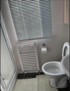 Beverley bay 2-Bed Caravan Sleeps 6 Pet Friendly