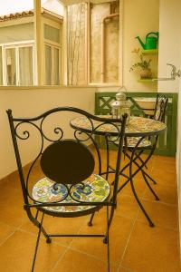 Camera con bagno cucina e terrazza al Vicoletto al Massimo