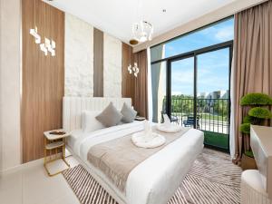 Luxury 4BR Villa in Arabian Ranches 3, Resort-Style Living with Private Garden & Hot Tub