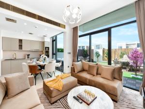 Luxury 4BR Villa in Arabian Ranches 3, Resort-Style Living with Private Garden & Hot Tub