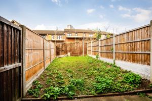 Luxe 2 bed house - Off street parking and Garden