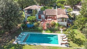 Superbe villa de 5 suites, climatisation, piscine, tennis, hauteurs de St Paul