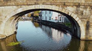 1 Top Locks Cottage