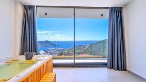 Akbel 5 bedroom seaview villa with private pool hot tub