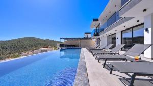 Akbel 5 bedroom seaview villa with private pool hot tub