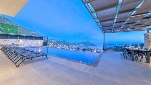 Akbel 5 bedroom seaview villa with private pool hot tub