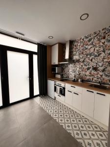 R9 Trabajo y Descanso Premium Junto a Metro Madrid