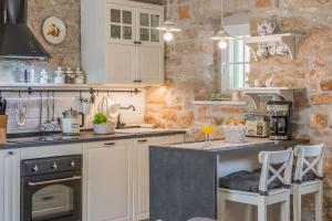 Villa Nonni in Central Istria for 4 persons with 32 m2 private pool, jacuzzi, free bikes & kids playground