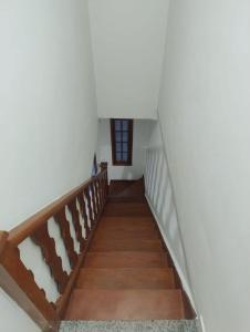 Casa duplex com 2 quartos, excelente localização