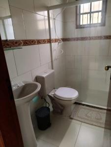 Casa duplex com 2 quartos, excelente localização