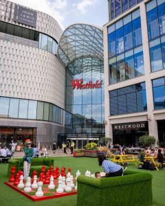 White City Luxury 1 Bed & 1 Sofa Bed Apartment Prime Location