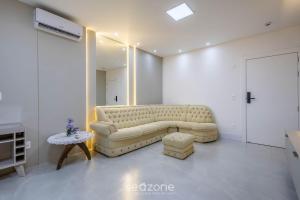 Apto c 3 suítes, churrasq. e vista mar DEN1301