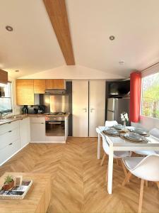 Eden Cottages - Mobil-home Premium avec piscine