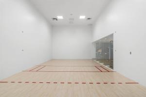 Well-Located Condo with Free Parking and Amenities