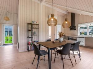 Holiday Home Hellevi - 900m from the sea by Interhome