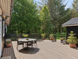 Holiday Home Dreng - from the sea by Interhome