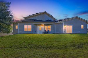 Modern Pine-Scented Retreat – 30 Mins to Beach! home