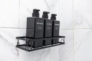 NEW Emerald Suite l Free Wifi l Acton l Near Hammersmith hospital & Westfield