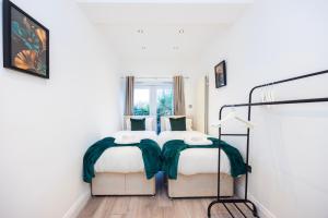 Stunning Emerald Suite l Free Wi-fi l Acton l Near Central Middlesex hospital & Westfield