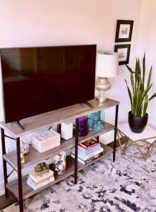 Lux Living in Cherry Creek Rooftop Pool Parking