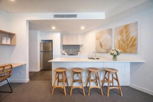 Movie Nights & Ocean Views - 2BR Beachfront