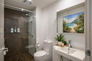 Movie Nights & Ocean Views - 2BR Beachfront