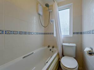 2 Bed in Freshwater East FB211