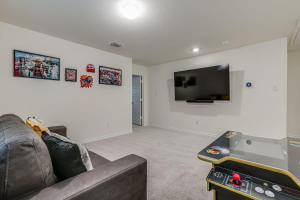 Joyful 4BR-4 min to Topgolf-Alfresco