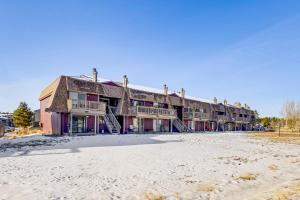 Cozy Condo: Steps to Free Winter Park Shuttle!