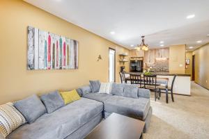 Cozy Condo: Steps to Free Winter Park Shuttle!