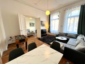 Direkt an der Arena, Waldstraße