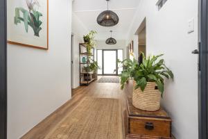 5 Bedroom Family Home with Private Apartment