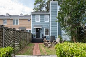 King Street Retreat Charming, Fully Updated Townhome