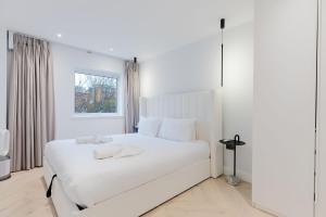 Sleek 2BDR City Retreat in South West London