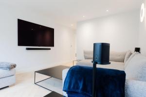 Sleek 2BDR City Retreat in South West London