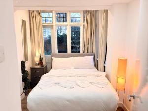 Modern flat in Earls Court - Sleep 4