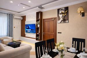 Luxury 3BR Apartment with Pool & Beach Access