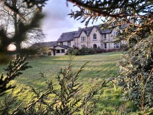 Forge Cottage, Cosy Couples Retreat in the Devon Countryside, Indoor Pool, Tennis Court and Tarka Trail Access