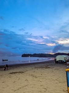 Comodo Aloamiento Playa Pianguita Buenaventura