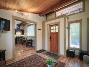 A slice of paradise with Hot Tub - Pet Friendly