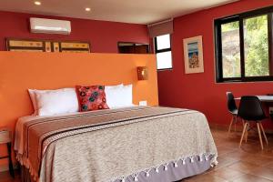 Miguels Mirador Ocean View Studio with Hammock and Heated Pool