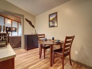 Private treed setting - no pets - garden view