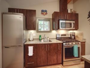 Private treed setting - no pets - garden view