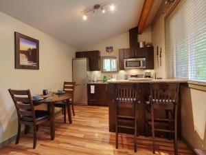 Private treed setting - no pets - garden view